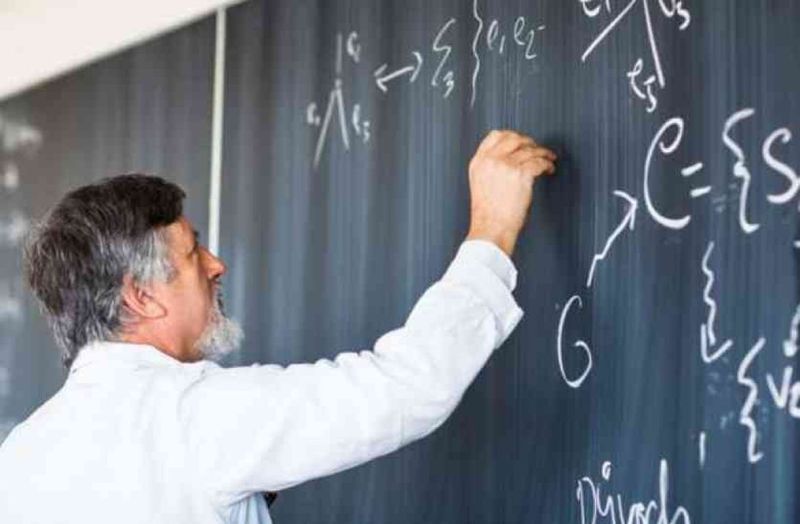 Four thousand lecturers will be posting