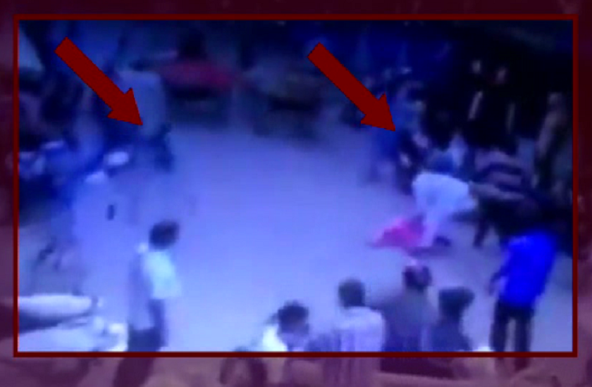 Delhi women brutally beaten brother-in-law's sons on road watch video