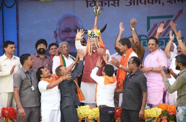 Photo Gallery : सीएम के करतला पहुंचते ही कार्यकर्ताओं में दिखा उत्साह, कुछ इस अंदाज में किया गया स्वागत...