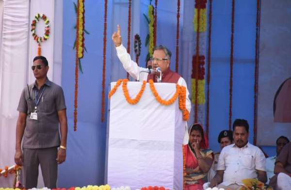 Photo Gallery : सीएम के करतला पहुंचते ही कार्यकर्ताओं में दिखा उत्साह, कुछ इस अंदाज में किया गया स्वागत...