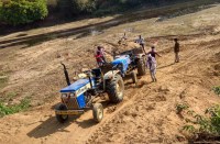 जोगी कांग्रेस ने बढ़माल में हल्ला बोला तो खनिज विभाग ने की दिखावे के लिए कार्रवाई, एनटीपीसी को छोड़ा