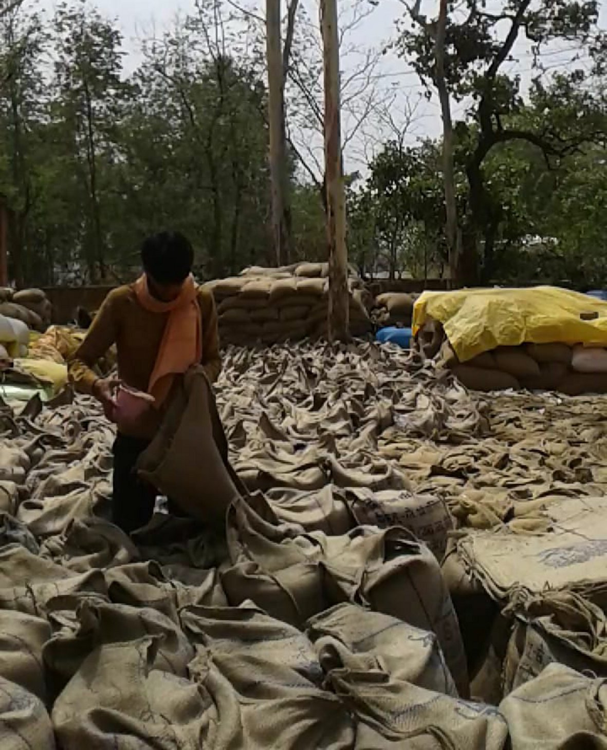 See vedio Big fraud with farmers here in MP