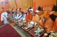 CM Yogi jalabhishek in baghambari gaddi math and hving lunch with sain