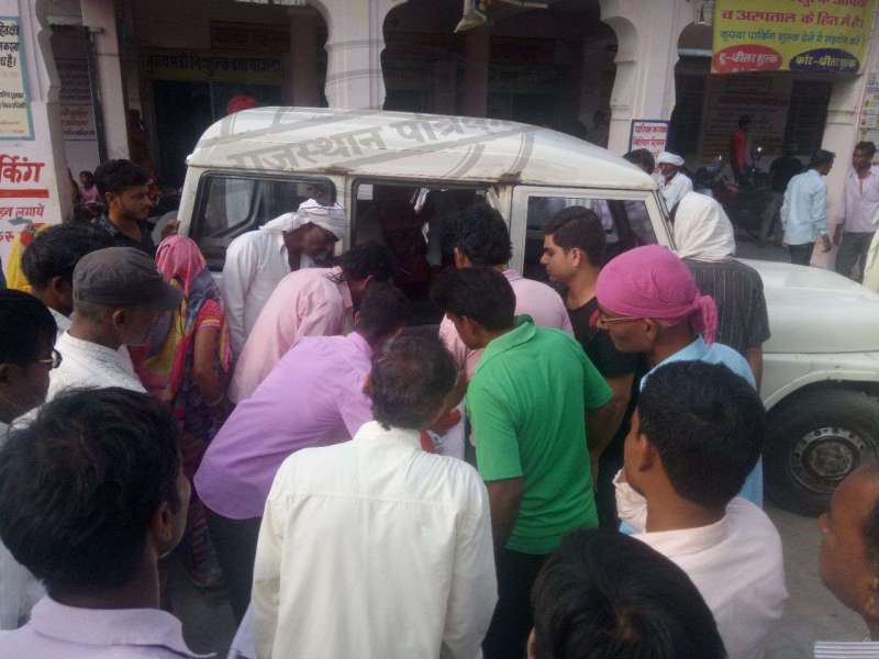 two-dead-and-24-injured-in-road-accident-in-ajitgarh sikar