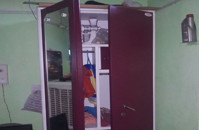 Breaking : गहरी नींद में था परिवार, सुबह होने से पहले ही जेवरात व नकदी समेत इतने लाख ले उड़े चोर, पढि़ए खबर...