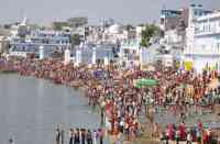 pilgrims worshiping on hariyali amavsaya