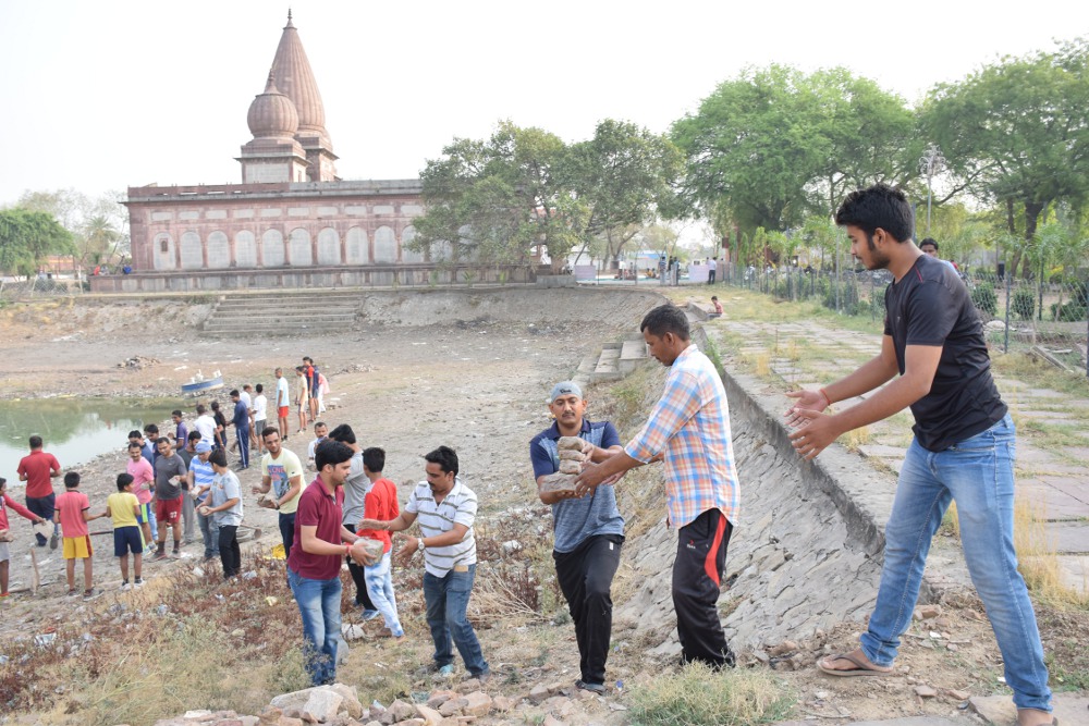Patrika Amritam Jalam campaign in satna Venkatesh mandir