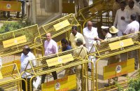 रिजॉर्ट राजनीति: छह होटलों में घूमे विधायक