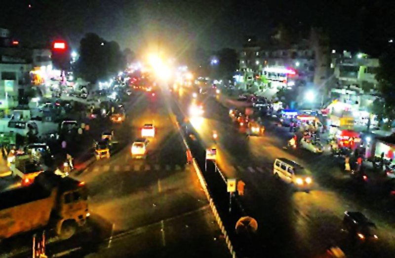 Shadow darkness on Kadodara four path due to light shutdown