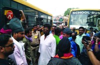 60 से ज्यादा कार्यकर्ताओं को गिरफ्तार कर लिया