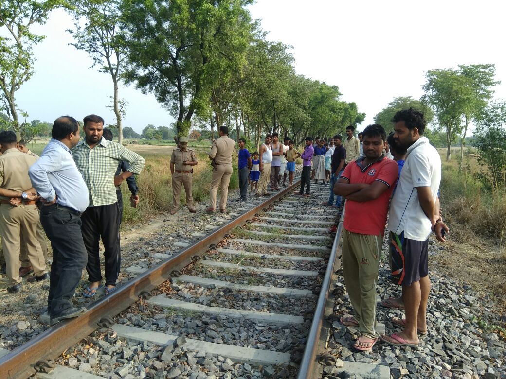 young woman committed suicide On Faizabad Allahabad Rail Track