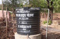 यहां के लोग ढोढ़ी या फिर बहते नाले के पानी का उपयोग कर रहे