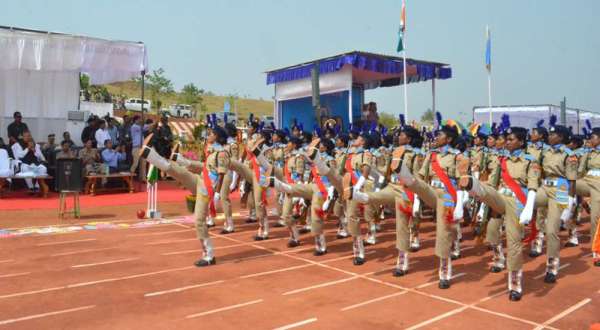 Women soldiers parade
