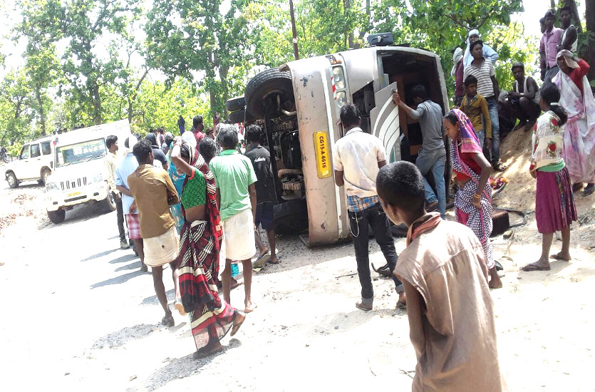 Bus accident  in Balrampur 