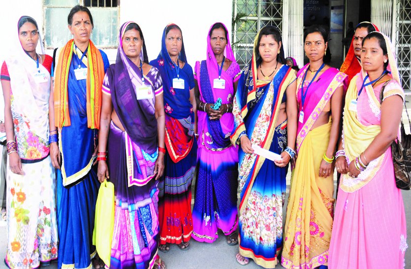 मरघट तालाब की 30 साल से नहीं हुई सफाई, बोर की पाइप लाईन है खराब