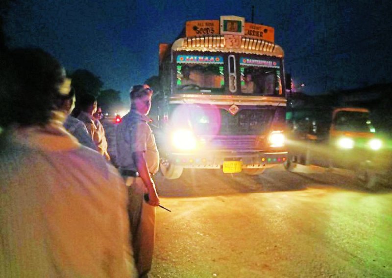 पैदल घर जा रही महिला पर टूट पड़ा रफ्तार का कहर, डॉक्टर ने बताया हालत गंभीर...