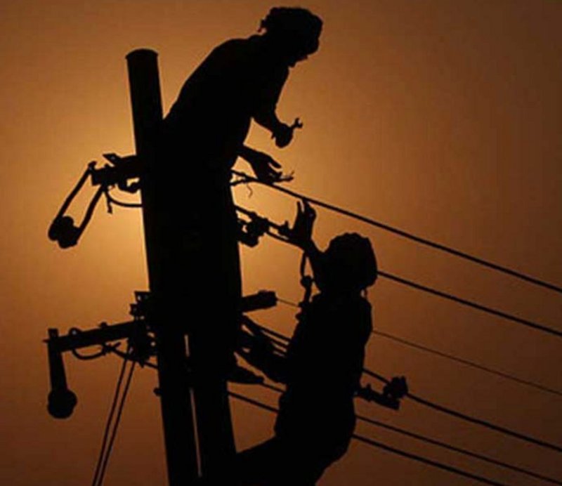 तीखी चुभनभरी धूप से लोगों की टूटी हिम्मत, दिनभर पानी व हवा भी नहीं हुआ नसीब...