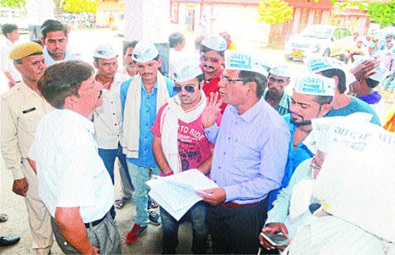 So far 14 deaths politicians expressed their resentment in this way