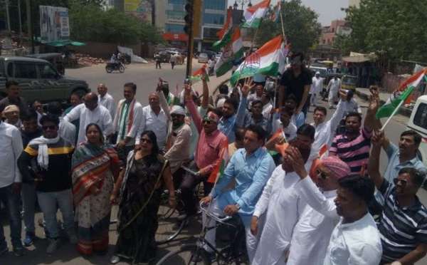 congress demonstration on rising prices of Petrol diesel