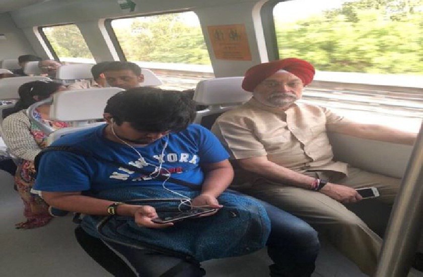Hardeep Singh Puri took metro to skip traffic jam