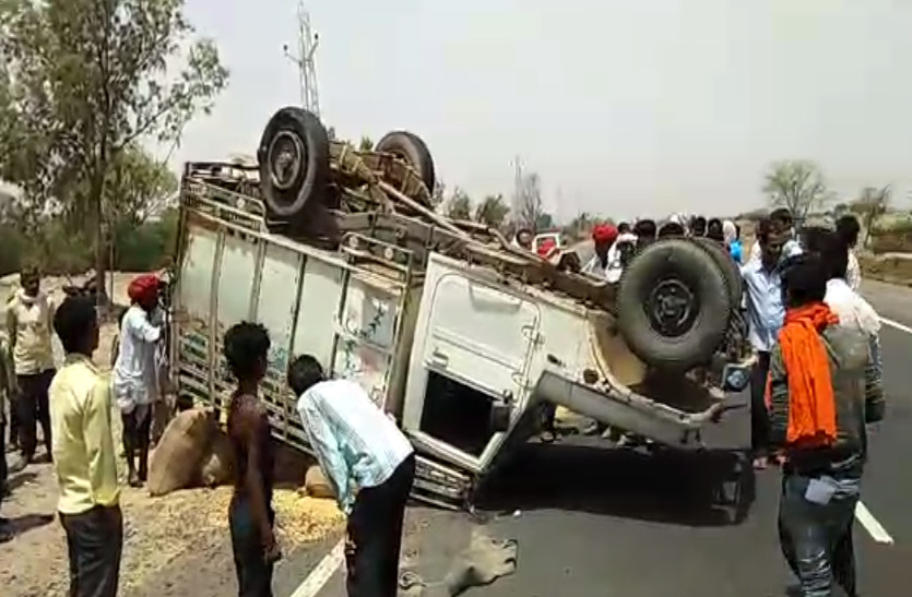 Pickup Overturned in Bhilwara