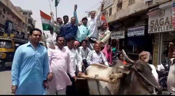 congress demonstration on rising prices of Petrol diesel