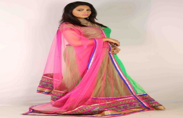 अर्शी ने किया हिना के लुक को कॉपी और राखी सावंत के साथ...