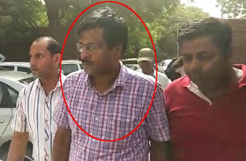 Jodhpur,delhi,Home Ministry,ACB,visa,bribe,visa extended,ACB arrested,Home Ministry official,Pak migrants,