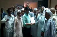 dharna pradarshan for diesel petrol price in up