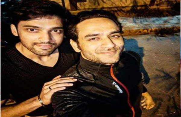 विकास और पार्थ में फिर बढ़ी नजदीकियां, रह चुका है दोनों के बीच 'दोस्ताना'