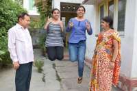 CBSE टॉपर ने इस तरह किया खुशी का इजहार, देखें इन तस्वीरों में