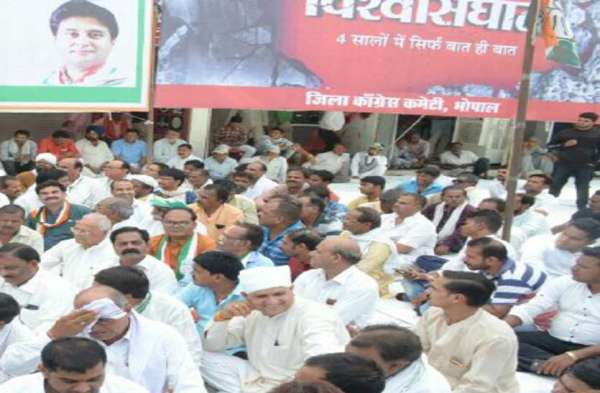 Poster Attack on MP04