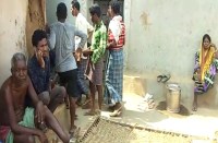 दो ग्रामीण आपस में भीड़ गए