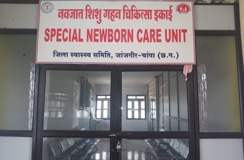 माह भर पहले उखड़ गया था सीलिंग