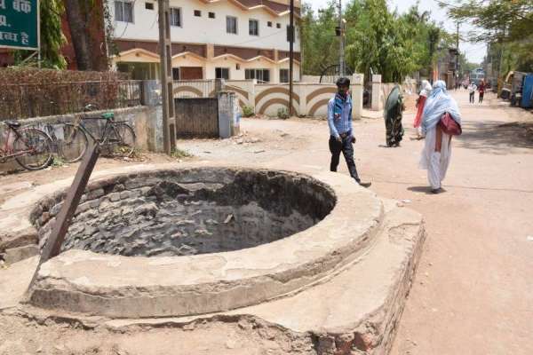 नौतपा का पारा चढ़ते ही पानी के लिए मची त्राहिमाम, देखें इन तस्वीरों में