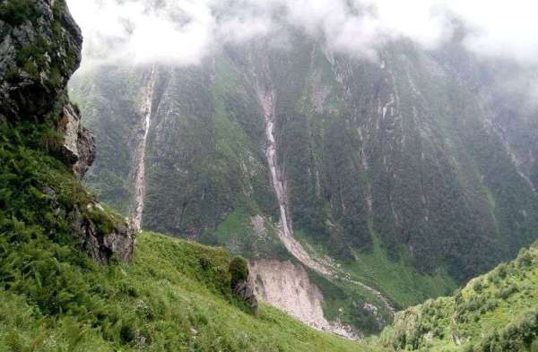 Shrikhand Mahadev, who is a natural beauty, travels to heaven