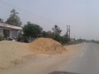 Sand business running in the ring road, responsible unaware