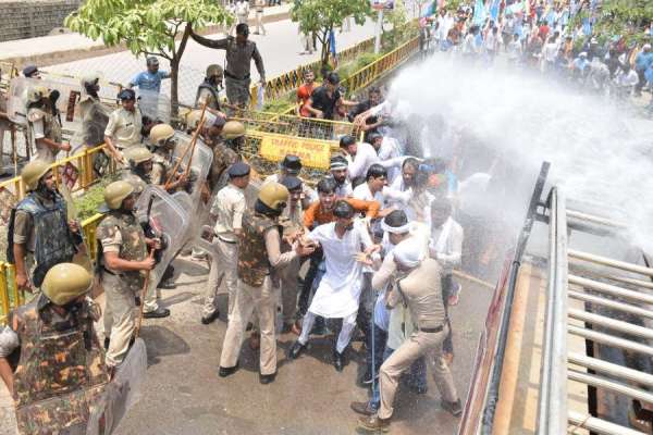 एनएसयूआई के राष्ट्रीय अध्यक्ष का सतना में जंगी प्रदर्शन, देखें इन तस्वीरों में