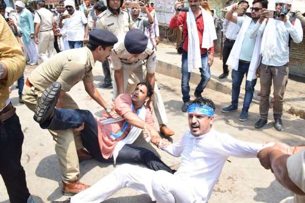 एनएसयूआई के राष्ट्रीय अध्यक्ष का सतना में जंगी प्रदर्शन, देखें इन तस्वीरों में