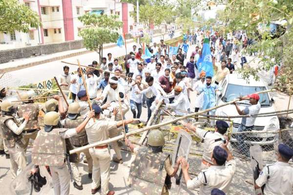 एनएसयूआई के राष्ट्रीय अध्यक्ष का सतना में जंगी प्रदर्शन, देखें इन तस्वीरों में