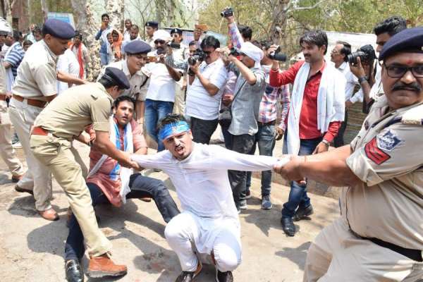 एनएसयूआई के राष्ट्रीय अध्यक्ष का सतना में जंगी प्रदर्शन, देखें इन तस्वीरों में