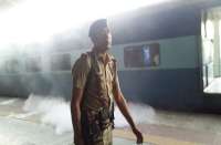 जयपुर-इलाहाबाद एक्सप्रेस के एसी डिब्बे में अचानक स्पार्किंग से लगी आग, टला बड़ा हादसा