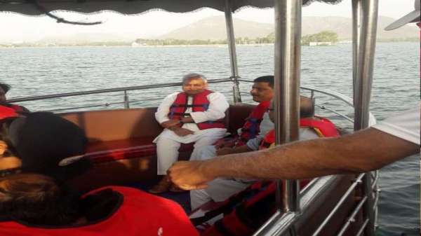  Bihar Cm Nitish Kumar Boat Ride In Lake Fatehsagar, Udaipur