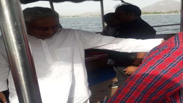  Bihar Cm Nitish Kumar Boat Ride In Lake Fatehsagar, Udaipur