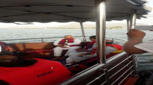  Bihar Cm Nitish Kumar Boat Ride In Lake Fatehsagar, Udaipur