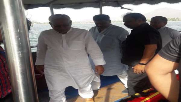  Bihar Cm Nitish Kumar Boat Ride In Lake Fatehsagar, Udaipur