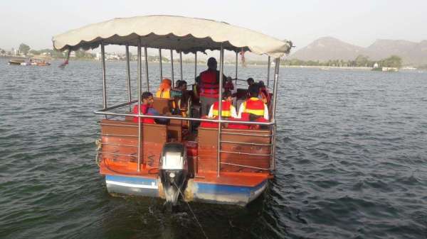  Bihar Cm Nitish Kumar Boat Ride In Lake Fatehsagar, Udaipur