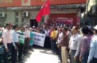 Salary of crores of employees is due to the bank strike