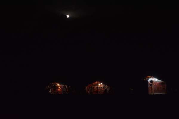 beautiful pics of moon in midnight dark