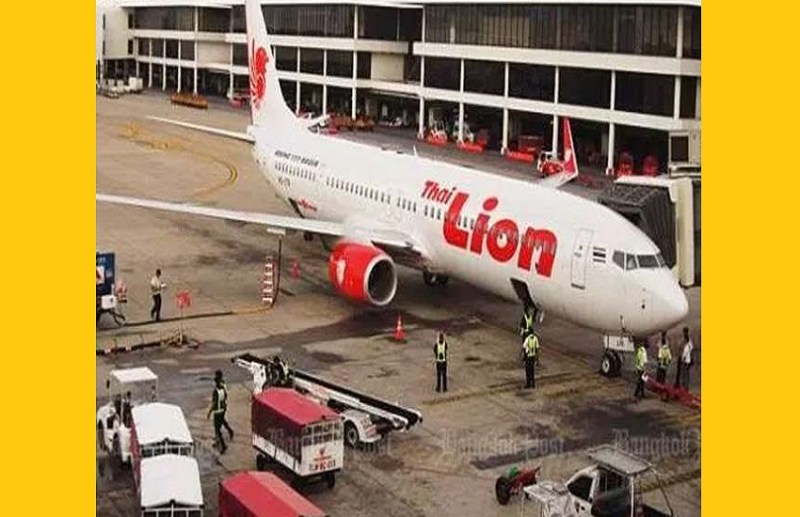 इंडोनेशिया में विमान में बम की अफवाह से मची भगदड़